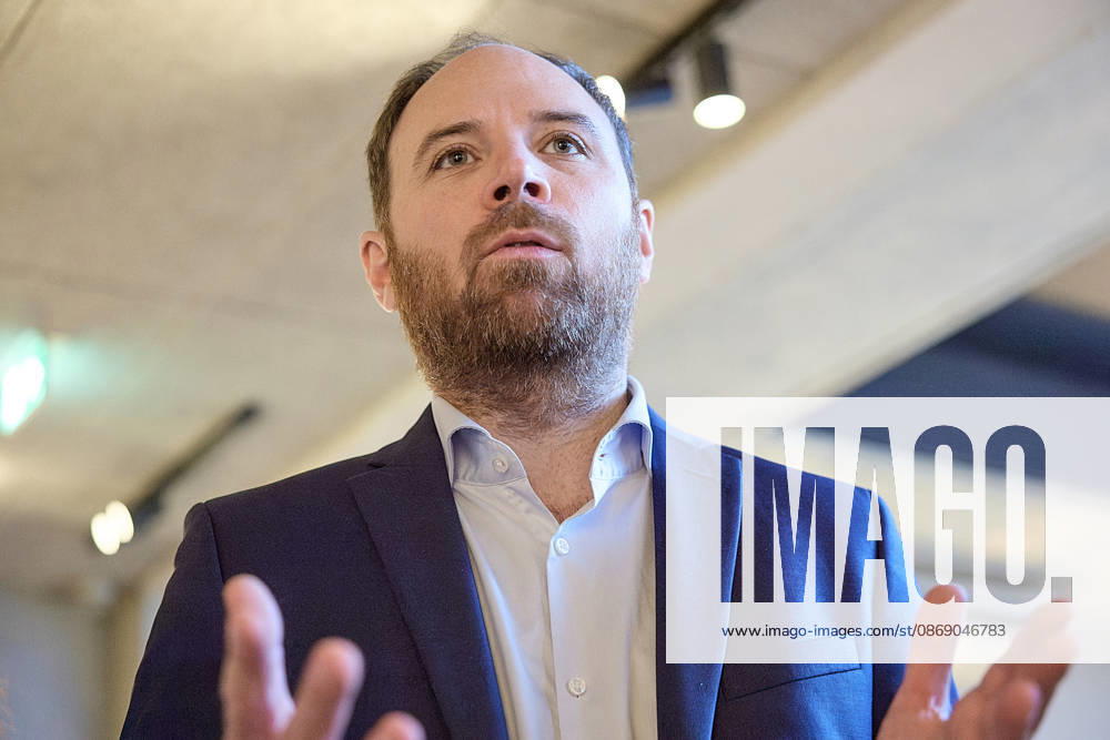 - Wien 09.10.2026 - Nach den gestrigen Entscheidungen um die interimistische Parteiführung der Bundes-SPÖ gab es heute im Hotel Gilbert eine Pressekonferenz der neuen geschäftführenden Dopplspitze der SPÖ die bis Anfang 2027 die Geschäfte leiten wird bis ein neuer SPÖ Bundesparteivorstand gewählt wird. PHOTO: SPÖ-Bundesgeschäftsführer Klaus Seltenheim. Vienna (AUSTRIA) - Following yesterday’s decisions regarding the interim leadership of the federal SPÖ, a press conference was held today at the Hotel Gilbert by the SPÖ’s new co-leadership team, which will manage the party’s affairs until early 2027, when a new federal executive committee of the SPÖ is elected. SPÖ,SPO,SPOE, Parteichefs, Spitze, Parteivorsitz, Parteiführung, Vorsitz, S
