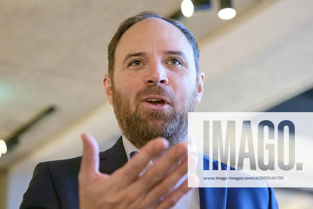 - Wien 09.10.2026 - Nach den gestrigen Entscheidungen um die interimistische Parteiführung der Bundes-SPÖ gab es heute im Hotel Gilbert eine Pressekonferenz der neuen geschäftführenden Dopplspitze der SPÖ die bis Anfang 2027 die Geschäfte leiten wird bis ein neuer SPÖ Bundesparteivorstand gewählt wird. PHOTO: SPÖ-Bundesgeschäftsführer Klaus Seltenheim. Vienna (AUSTRIA) - Following yesterday’s decisions regarding the interim leadership of the federal SPÖ, a press conference was held today at the Hotel Gilbert by the SPÖ’s new co-leadership team, which will manage the party’s affairs until early 2027, when a new federal executive committee of the SPÖ is elected. SPÖ,SPO,SPOE, Parteichefs, Spitze, Parteivorsitz, Parteiführung, Vorsitz, S