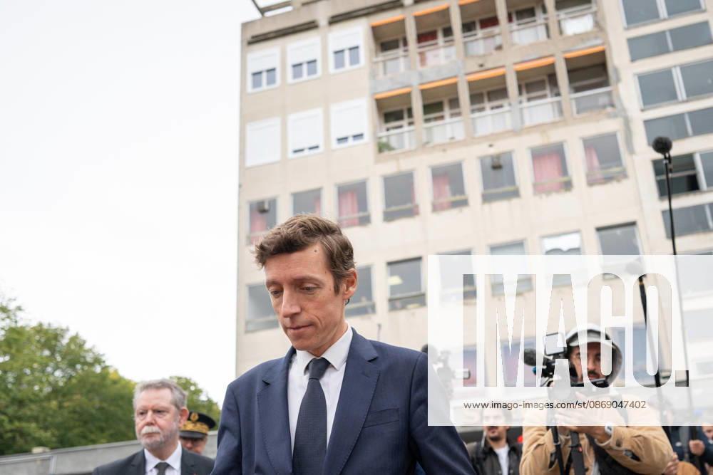 Edouard Geffray Visit an High School Lycee - Cachan French Education Minister Edouard Geffray leaves after a visit to the high school Lycee Polyvalent de Cachan, in Cachan, on the outskirts of Paris, France on October 9, 2026, on the sidelines of a nationwide protest movement of students over learning conditions. Photo by Alexis Jumeau ABACAPRESS.COM Cachan France