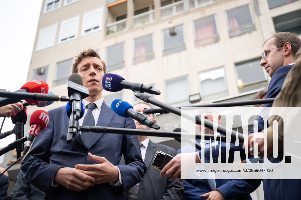 Edouard Geffray Visit an High School Lycee - Cachan French Education Minister Edouard Geffray speaks to the press after a visit to the high school Lycee Polyvalent de Cachan, in Cachan, on the outskirts of Paris, France on October 9, 2026, on the sidelines of a nationwide protest movement of students over learning conditions. Photo by Alexis Jumeau ABACAPRESS.COM Cachan France
