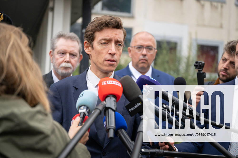 Edouard Geffray Visit an High School Lycee - Cachan French Education Minister Edouard Geffray speaks to the press after a visit to the high school Lycee Polyvalent de Cachan, in Cachan, on the outskirts of Paris, France on October 9, 2026, on the sidelines of a nationwide protest movement of students over learning conditions. Photo by Alexis Jumeau ABACAPRESS.COM Cachan France