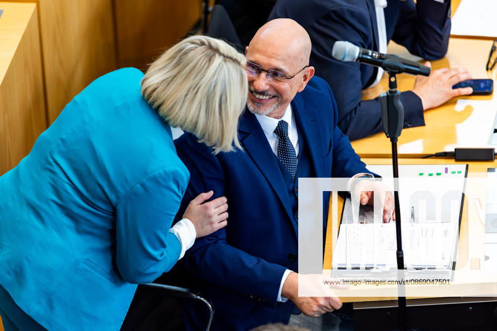 GER, News Politik, 8.Wahlperiode, 58.Plenarsitzung im Plenarsaal Thüringer Landtag, Wahl zum Vizepräsidenten des Thüringer Landtag Steffen Quasebarth (Thüringen.Gerecht) wird im zweiten Wahlgang zum Vizepräsidenten des Thüringer Landtag gewählt 99096 Erfurt Thueringer Landtag Thüringen Deutschland