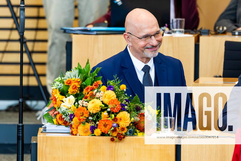 GER, News Politik, 8.Wahlperiode, 58.Plenarsitzung im Plenarsaal Thüringer Landtag, Wahl zum Vizepräsidenten des Thüringer Landtag Steffen Quasebarth (Thüringen.Gerecht) wird im zweiten Wahlgang zum Vizepräsidenten des Thüringer Landtag gewählt 99096 Erfurt Thueringer Landtag Thüringen Deutschland