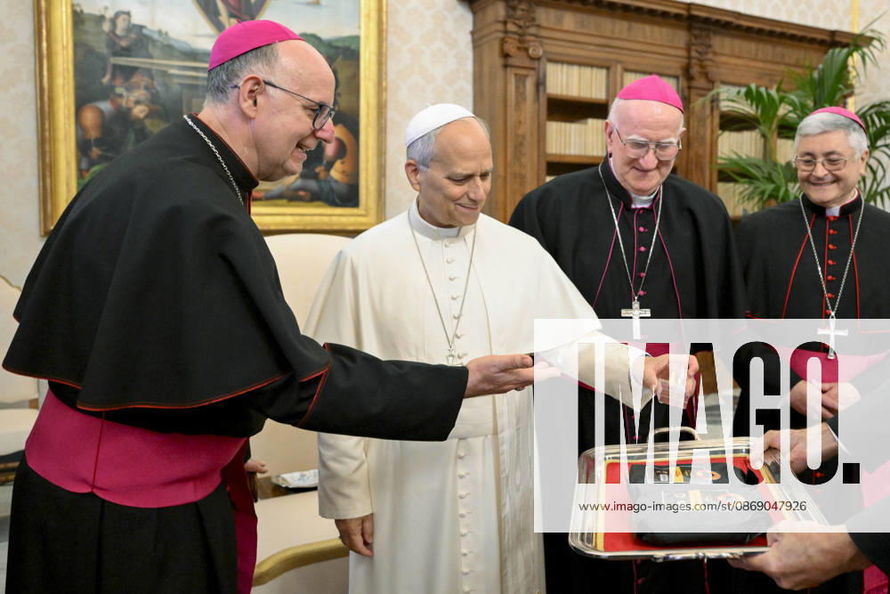 ITALY- REL VATICAN -POPE LEO XVI DURING A PRIVATE AUDIENCE WITH BISHOPS OF HONDURAS ON PRIVATE VISIT AS PART OF THEIR AD LIMINA APOSTOLORUM October 9, 2026 ITALY REL - Vatican, October 9, 2026 Pope Leo XIV receives the bishops of Honduras on a private visit as part of their Ad Limina Apostolorum visit - NO BOOKS