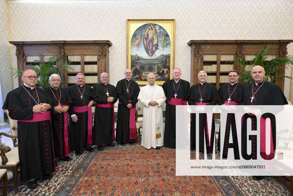 ITALY- REL VATICAN -POPE LEO XVI DURING A PRIVATE AUDIENCE WITH BISHOPS OF HONDURAS ON PRIVATE VISIT AS PART OF THEIR AD LIMINA APOSTOLORUM October 9, 2026 ITALY REL - Vatican, October 9, 2026 Pope Leo XIV receives the bishops of Honduras on a private visit as part of their Ad Limina Apostolorum visit - NO BOOKS