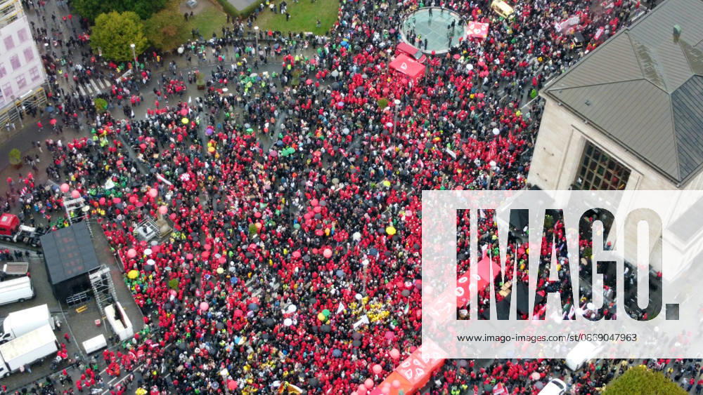Strike in Belgium disrupts transport BRUSSELS, BELGIUM - OCTOBER 9: Demonstrators carrying trade union flags gather in a central square in Brussels, Belgium on October 9, 2026, during a nationwide strike protesting proposed federal austerity measures and public spending cuts. Organized by major trade union confederations ABVV-FGTB and ACV-CSC, the mass rally coincided with severe transportation disruptions across the country, including approximately 140 flight cancellations at Brussels Airport. Dursun Aydemir Anadolu Brussels Belgium. Editorial use only. Please get in touch for any other usage.