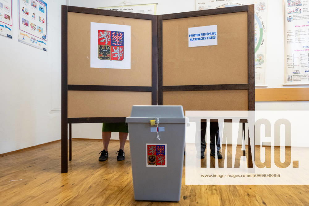 The two-day elections to municipal assemblies started in the Czech Republic together with the first round of the elections to one-third of the Senate, on October 9, 2026. On the photo is seen a polling station in Hradec Kralove, Czech Republic. (CTKxPhoto DavidxTanecek) CTKPhotoP2026100904817 CTKPhotoP2026100904817