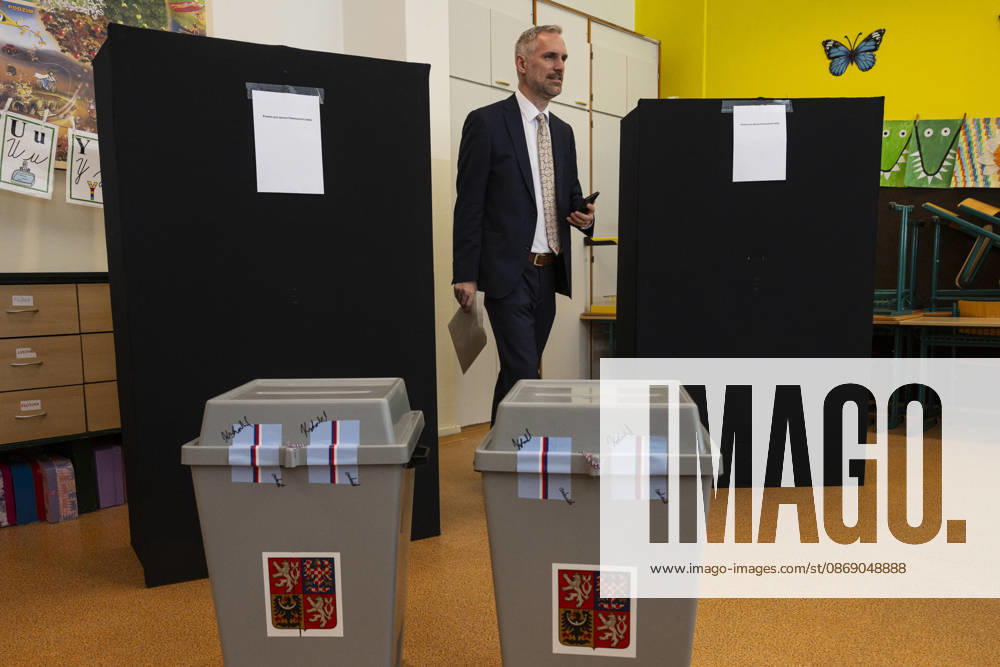 The two-day elections to municipal assemblies started in the Czech Republic together with the first round of the elections to one-third of the Senate, on October 9, 2026. On the photo comes to vote Zdenek Hrib, chairman of the Czech Pirate Party (Pirates), in Prague, Czech Republic. (CTKxPhoto MichalxKamaryt) CTKPhotoP2026100904949 CTKPhotoP2026100904949