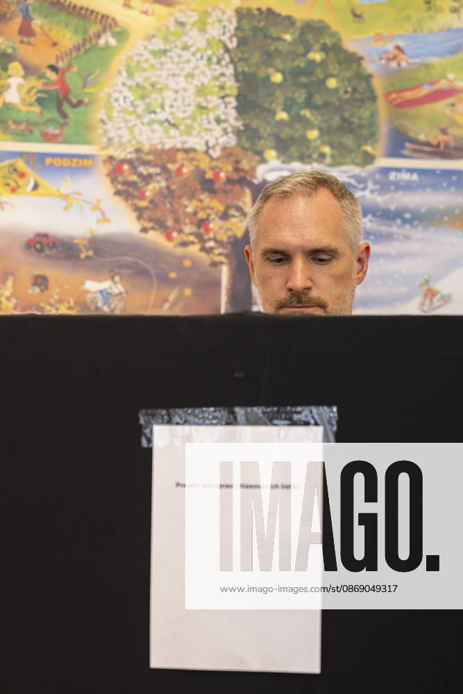The two-day elections to municipal assemblies started in the Czech Republic together with the first round of the elections to one-third of the Senate, on October 9, 2026. On the photo votes Zdenek Hrib, chairman of the Czech Pirate Party (Pirates), in Prague, Czech Republic. (CTKxPhoto MichalxKamaryt) CTKPhotoP2026100905028 CTKPhotoP2026100905028