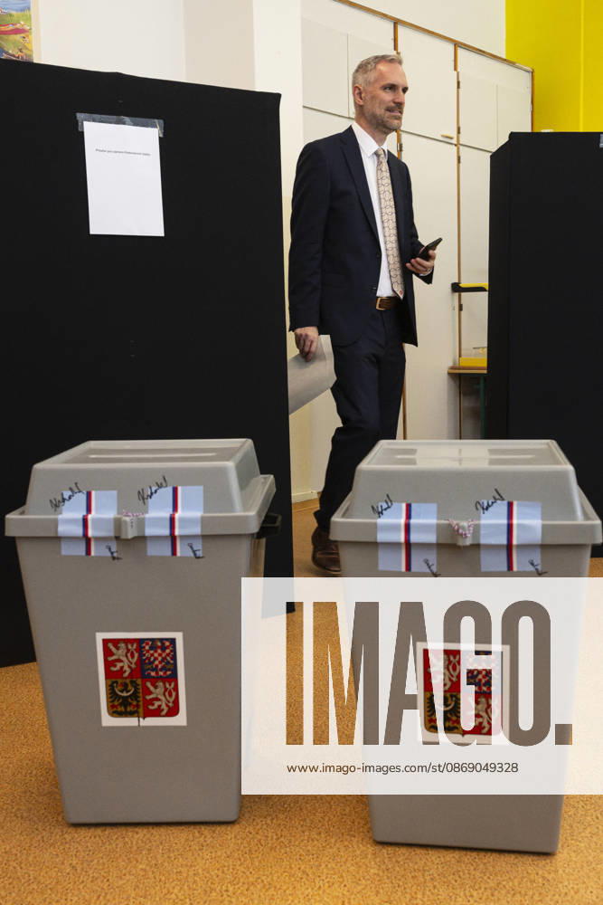 The two-day elections to municipal assemblies started in the Czech Republic together with the first round of the elections to one-third of the Senate, on October 9, 2026. On the photo comes to vote Zdenek Hrib, chairman of the Czech Pirate Party (Pirates), in Prague, Czech Republic. (CTKxPhoto MichalxKamaryt) CTKPhotoP2026100905043 CTKPhotoP2026100905043