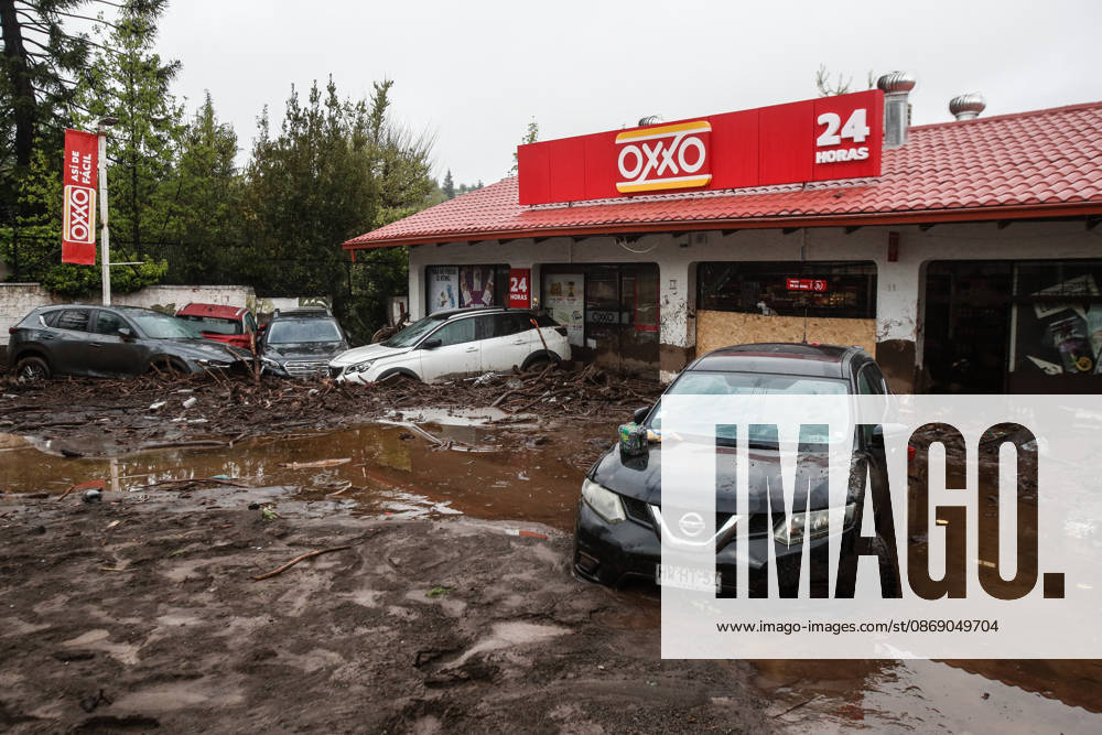 Consequences of a mudslide that affected the area from San Carlos de Apoquindo to Los Dominicos in the Las Condes district, causing widespread damage and sweeping away vehicles and people. Diego Martin Aton, Chile, Aton 1198109 jpeg