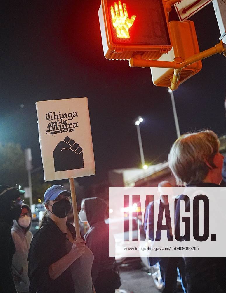 Protesters rally after ICE shooting of New York man in car with child inside NEW YORK, UNITED STATES - OCTOBER 08: Protesters rally after an Immigration and Customs Enforcement (ICE) agent shot a man as he sat in a car with a child inside on October 8, 2026, in New York City, U.S. Selcuk Acar Anadolu New York United States. Editorial use only. Please get in touch for any other usage.