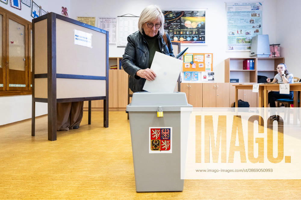 The two-day elections to municipal assemblies started in the Czech Republic together with the first round of the elections to one-third of the Senate, on October 9, 2026. On the photo is seen a polling station in Hradec Kralove, Czech Republic. (CTKxPhoto DavidxTanecek) CTKPhotoP2026100905225 CTKPhotoP2026100905225