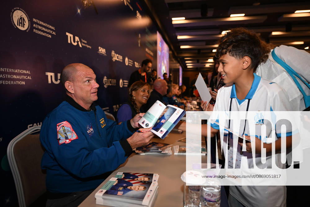 Astronauts meet visitors at autograph session during International Astronautical Congress ANTALYA, TURKIYE - OCTOBER 09: Astronauts from various countries meet visitors during an autograph session on Public Day of the 77th International Astronautical Congress (IAC 2026) at the NEST Congress Center in Antalya, Turkiye, on October 09, 2026. Organized by the International Astronautical Federation (IAF) under the coordination of the Ministry of Industry and Technology and hosted by the Turkish Space Agency (TUA) and SAHA Istanbul, the congress opens its doors to the public on its final day. Muhammed Abdullah Kurtar Anadolu Antalya Turkey. Editorial use only. Please get in touch for any other usage.
