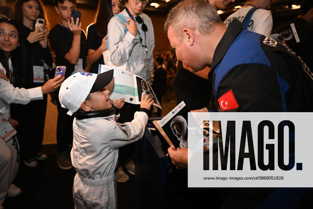 Astronauts meet visitors at autograph session during International Astronautical Congress ANTALYA, TURKIYE - OCTOBER 09: Astronauts from various countries meet visitors during an autograph session on Public Day of the 77th International Astronautical Congress (IAC 2026) at the NEST Congress Center in Antalya, Turkiye, on October 09, 2026. Organized by the International Astronautical Federation (IAF) under the coordination of the Ministry of Industry and Technology and hosted by the Turkish Space Agency (TUA) and SAHA Istanbul, the congress opens its doors to the public on its final day. Muhammed Abdullah Kurtar Anadolu Antalya Turkey. Editorial use only. Please get in touch for any other usage.