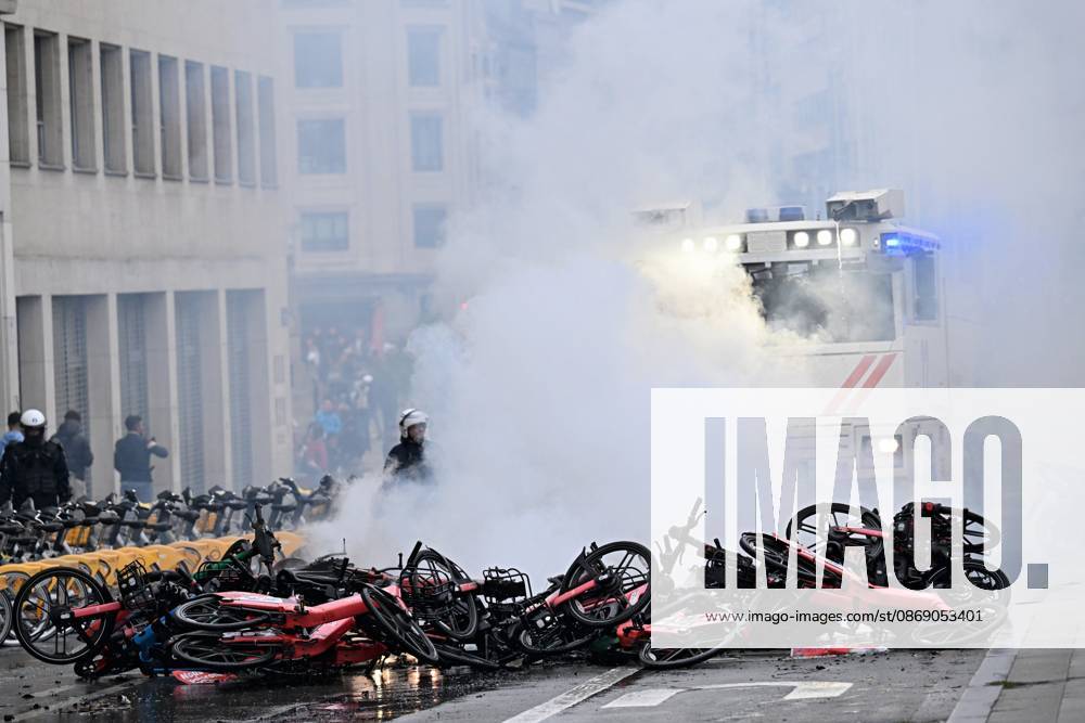 FGTB national demonstration « Pas dans nos poches ! » BRUSSELS, BELGIUM - OCTOBER 09 : FGTB national demonstration « Pas dans nos poches ! »against federal government budget measures on October 9, 2026 in Brussels, Belgium, 09 10 2026 Brussels Belgium