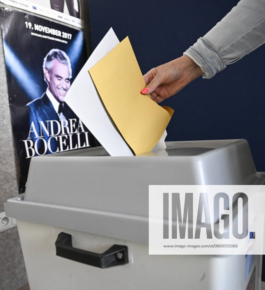 The two-day elections to municipal assemblies started in the Czech Republic together with the first round of the elections to one-third of the Senate, on October 9, 2026. On the photo polling place in Zlin. (CTKxPhoto DaliborxGluck) CTKPhotoP2026100905795 CTKPhotoP2026100905795