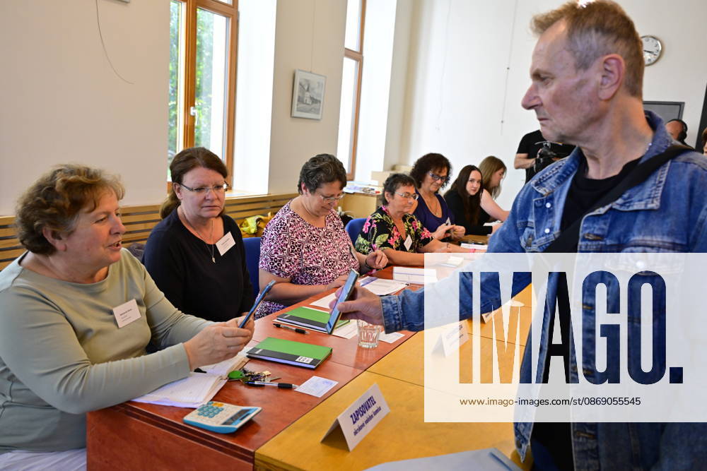 The two-day elections to municipal assemblies started in the Czech Republic together with the first round of the elections to one-third of the Senate, on October 9, 2026. On the photo polling place in Velatice, South Moravian Region. (CTKxPhoto VaclavxSalek) CTKPhotoP2026100905686 CTKPhotoP2026100905686