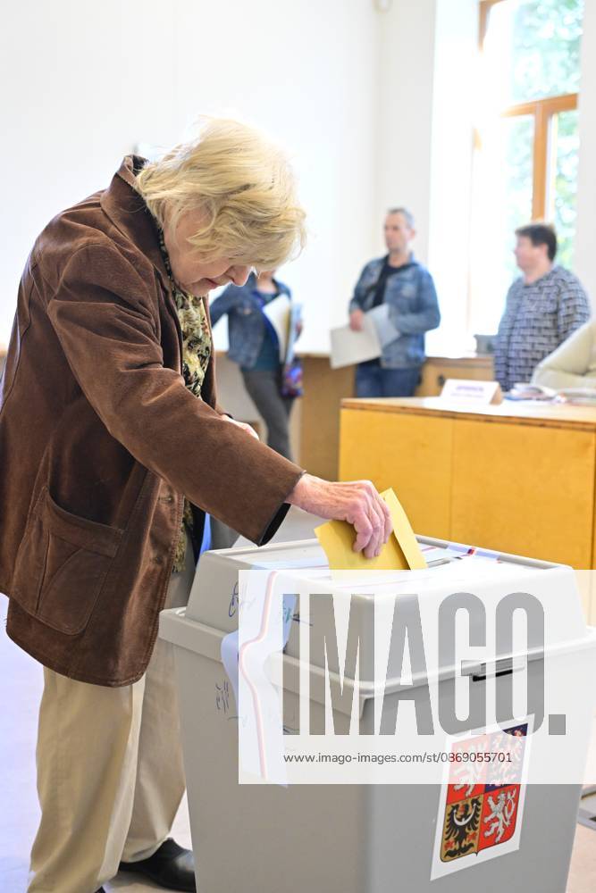 The two-day elections to municipal assemblies started in the Czech Republic together with the first round of the elections to one-third of the Senate, on October 9, 2026. On the photo polling place in Velatice, South Moravian Region. (CTKxPhoto VaclavxSalek) CTKPhotoP2026100905691 CTKPhotoP2026100905691