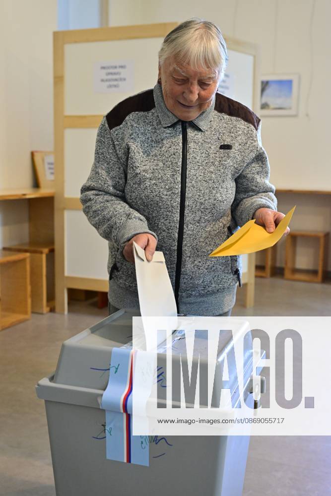 The two-day elections to municipal assemblies started in the Czech Republic together with the first round of the elections to one-third of the Senate, on October 9, 2026. On the photo polling place in Velatice, South Moravian Region. (CTKxPhoto VaclavxSalek) CTKPhotoP2026100905702 CTKPhotoP2026100905702