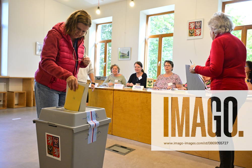 The two-day elections to municipal assemblies started in the Czech Republic together with the first round of the elections to one-third of the Senate, on October 9, 2026. On the photo polling place in Velatice, South Moravian Region. (CTKxPhoto VaclavxSalek) CTKPhotoP2026100905705 CTKPhotoP2026100905705