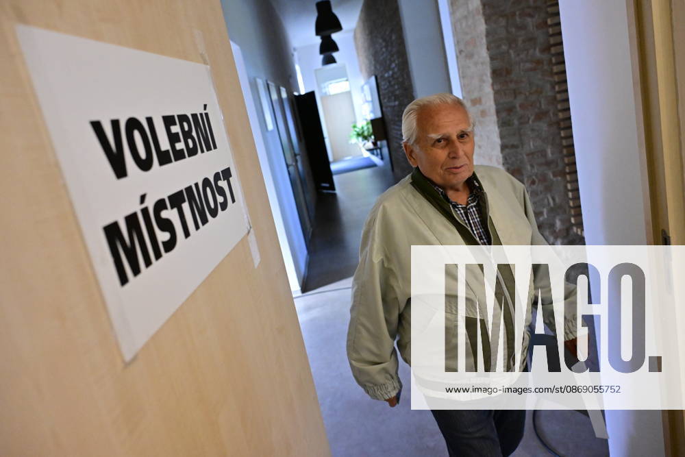 The two-day elections to municipal assemblies started in the Czech Republic together with the first round of the elections to one-third of the Senate, on October 9, 2026. On the photo polling place in Velatice, South Moravian Region. (CTKxPhoto VaclavxSalek) CTKPhotoP2026100905822 CTKPhotoP2026100905822