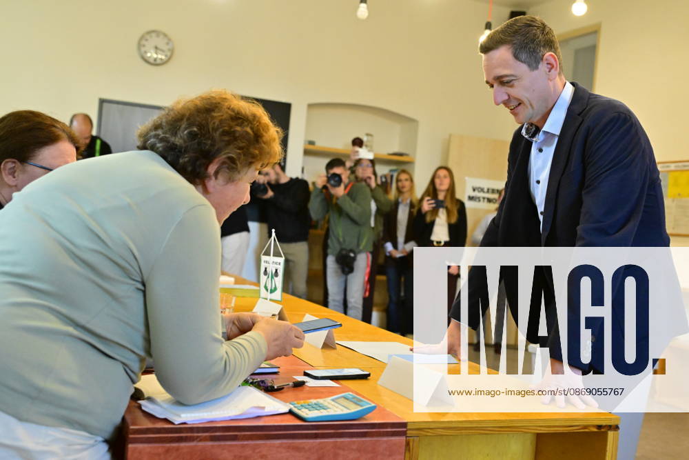 The two-day elections to municipal assemblies started in the Czech Republic together with the first round of the elections to one-third of the Senate, on October 9, 2026. On the photo Jan Grolich, Governor of South Moravia Region and Chairman of the KDU-CSL, cast his vote in polling place in Velatice, South Moravian Region. (CTKxPhoto VaclavxSalek) CTKPhotoP2026100905853 CTKPhotoP2026100905853