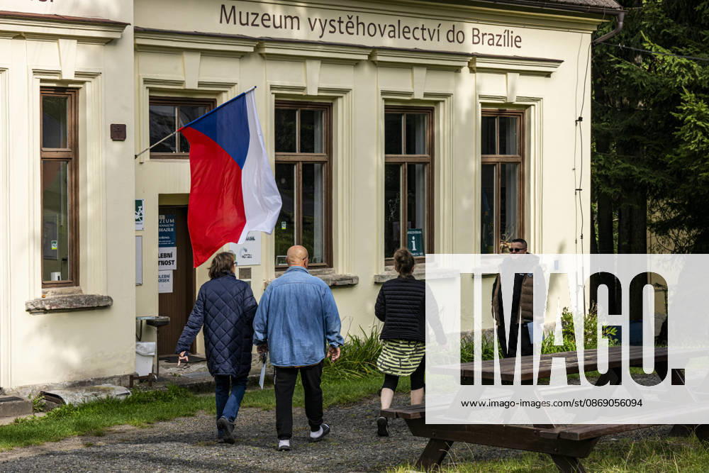 The two-day elections to municipal assemblies started in the Czech Republic together with the first round of the elections to one-third of the Senate, on October 9, 2026. On the photo a polling place in new electoral district in Ralsko-Nahlov. (CTKxPhoto RadekxPetrasek) CTKPhotoP2026100905570 CTKPhotoP2026100905570