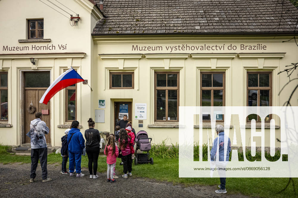 The two-day elections to municipal assemblies started in the Czech Republic together with the first round of the elections to one-third of the Senate, on October 9, 2026. On the photo a polling place in new electoral district in Ralsko-Nahlov. (CTKxPhoto RadekxPetrasek) CTKPhotoP2026100905579 CTKPhotoP2026100905579