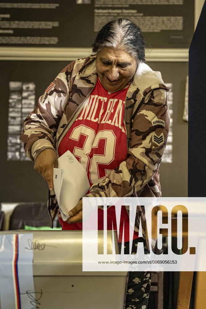 The two-day elections to municipal assemblies started in the Czech Republic together with the first round of the elections to one-third of the Senate, on October 9, 2026. On the photo a polling place in new electoral district in Ralsko-Nahlov. (CTKxPhoto RadekxPetrasek) CTKPhotoP2026100905585 CTKPhotoP2026100905585