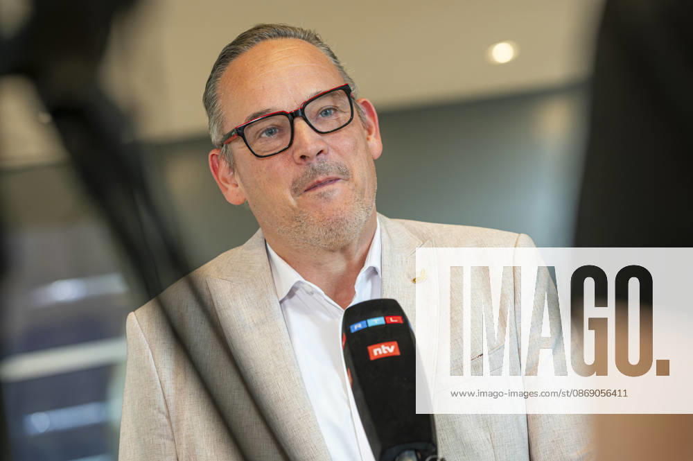Martin Reichard EUR, Deutschland, Berlin, 09.10.2026: Martin Reichard (AfD) im Interview zur Absage von BMW - der AfD in Sachsen-Anhalt keine Fahrzeuge zu leasen.