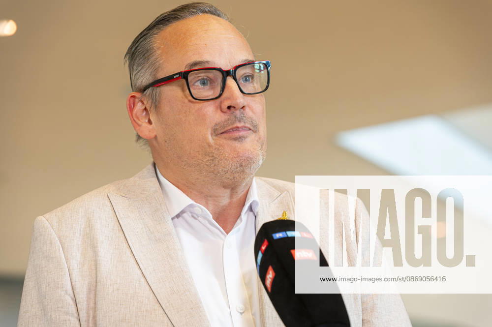 Martin Reichard EUR, Deutschland, Berlin, 09.10.2026: Martin Reichard (AfD) im Interview zur Absage von BMW - der AfD in Sachsen-Anhalt keine Fahrzeuge zu leasen.