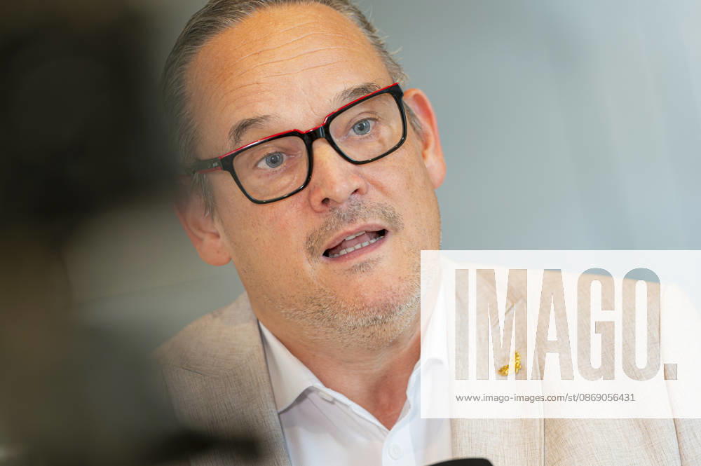 Martin Reichard EUR, Deutschland, Berlin, 09.10.2026: Martin Reichard (AfD) im Interview zur Absage von BMW - der AfD in Sachsen-Anhalt keine Fahrzeuge zu leasen.