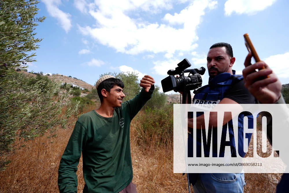 Clashes erupt between Israeli settlers and Palestinian farmers in West Bank RAMALLAH, WEST BANK - OCTOBER 9: Clashes break out between Israeli settlers, accompanied by Israeli soldiers, and Palestinian farmers harvesting olives in the town of Deir Ibzi, near Ramallah in West Bank, on October 9, 2026. The incident reportedly involved damage to olive crops and provocative actions by the settlers. Issam Rimawi Anadolu West Bank Palestine. Editorial use only. Please get in touch for any other usage.