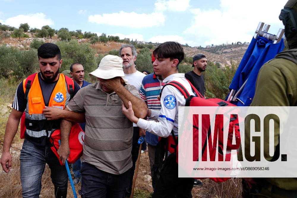 Clashes erupt between Israeli settlers and Palestinian farmers in West Bank RAMALLAH, WEST BANK - OCTOBER 9: Clashes break out between Israeli settlers, accompanied by Israeli soldiers, and Palestinian farmers harvesting olives in the town of Deir Ibzi, near Ramallah in West Bank, on October 9, 2026. The incident reportedly involved damage to olive crops and provocative actions by the settlers. Issam Rimawi Anadolu West Bank Palestine. Editorial use only. Please get in touch for any other usage.