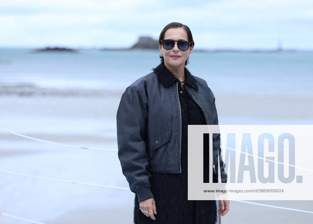 Amira Casar by the seawater pool on L Ecluse Beach during the 37th Dinard British and Irish Film Festival, France, on October 9, 2026. Denis Guignebourg, Bestimage. 37th Dinard British Irish Film Festival on October 9, 2026, in Dinard, France. Dinard, France