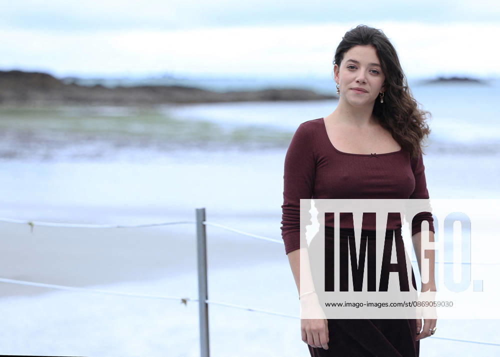 Zoe Adjani by the seawater pool on L Ecluse Beach during the 37th Dinard British and Irish Film Festival, France, on October 9, 2026. Denis Guignebourg, Bestimage. 37th Dinard British Irish Film Festival on October 9, 2026, in Dinard, France. Dinard, France