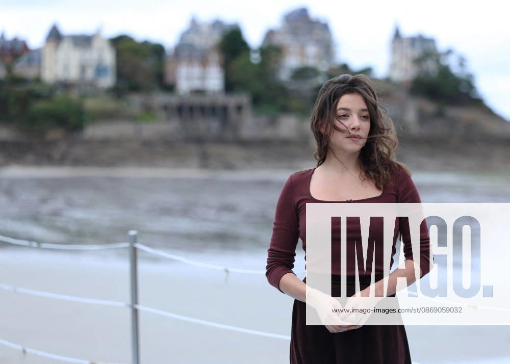 Zoe Adjani by the seawater pool on L Ecluse Beach during the 37th Dinard British and Irish Film Festival, France, on October 9, 2026. Denis Guignebourg, Bestimage. 37th Dinard British Irish Film Festival on October 9, 2026, in Dinard, France. Dinard, France