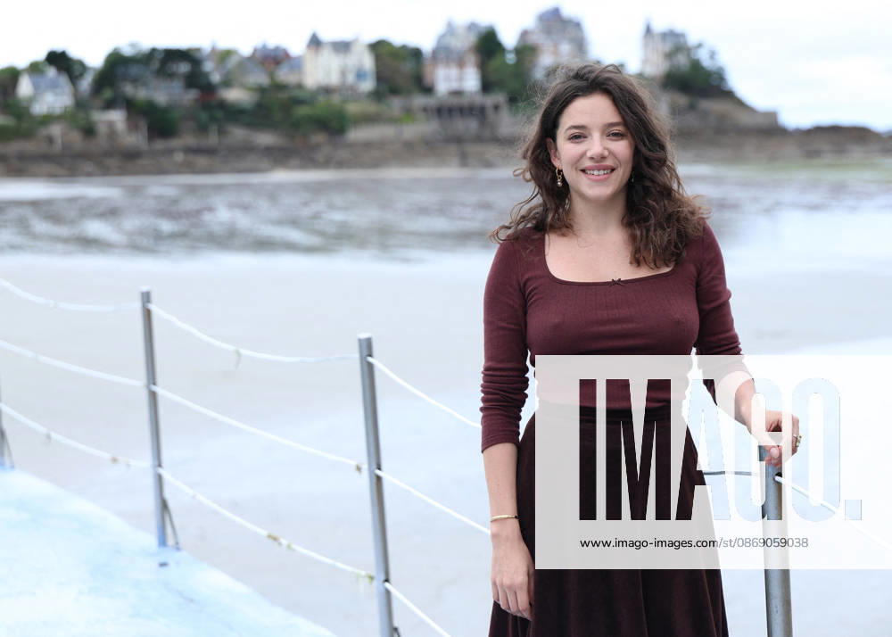 Zoe Adjani by the seawater pool on L Ecluse Beach during the 37th Dinard British and Irish Film Festival, France, on October 9, 2026. Denis Guignebourg, Bestimage. 37th Dinard British Irish Film Festival on October 9, 2026, in Dinard, France. Dinard, France