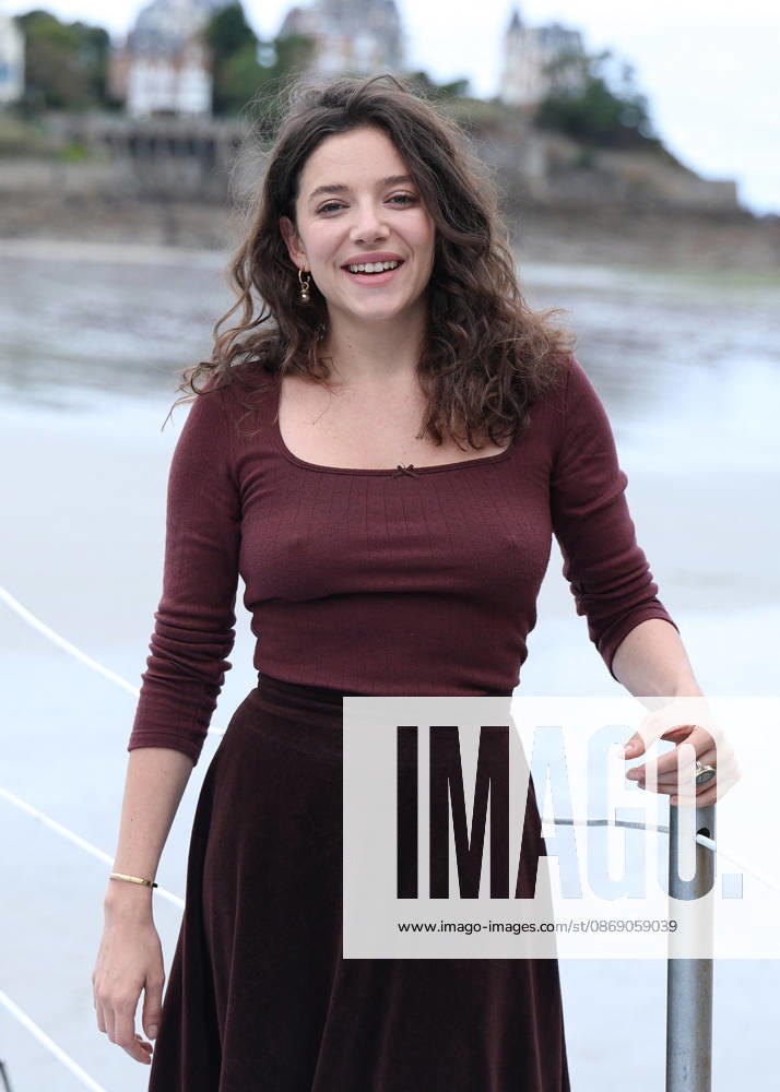 Zoe Adjani by the seawater pool on L Ecluse Beach during the 37th Dinard British and Irish Film Festival, France, on October 9, 2026. Denis Guignebourg, Bestimage. 37th Dinard British Irish Film Festival on October 9, 2026, in Dinard, France. Dinard, France