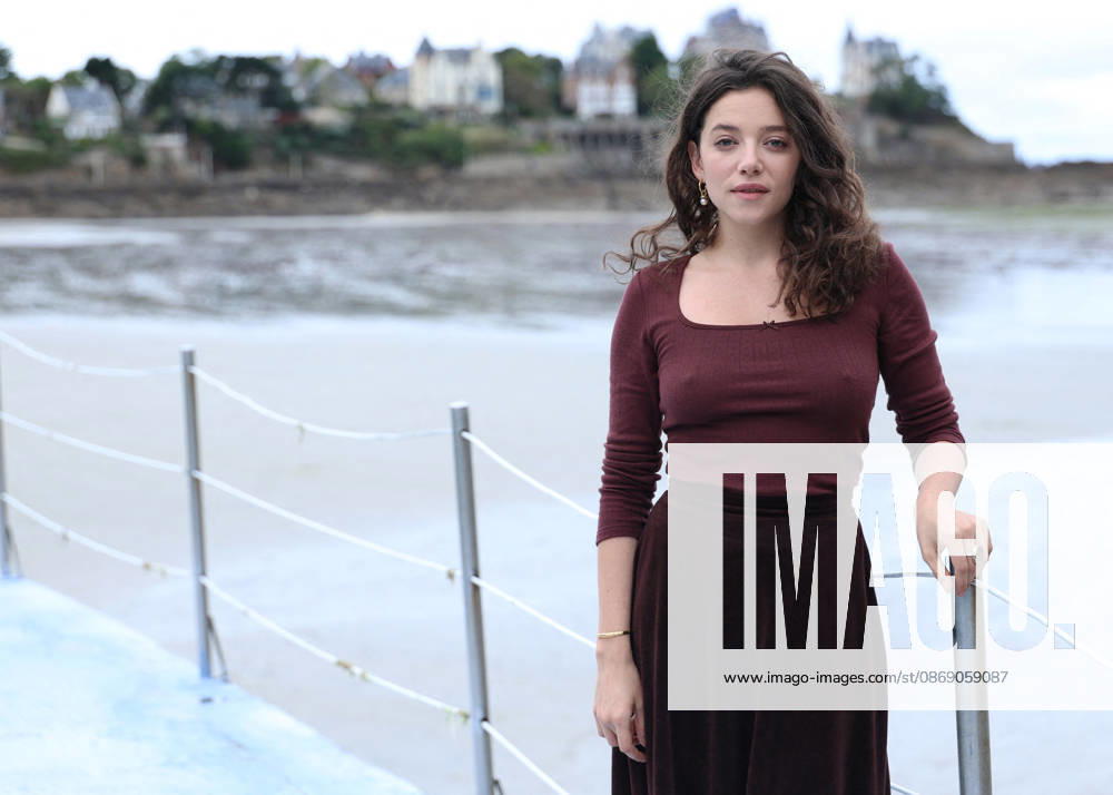 Zoe Adjani by the seawater pool on L Ecluse Beach during the 37th Dinard British and Irish Film Festival, France, on October 9, 2026. Denis Guignebourg, Bestimage. 37th Dinard British Irish Film Festival on October 9, 2026, in Dinard, France. Dinard, France