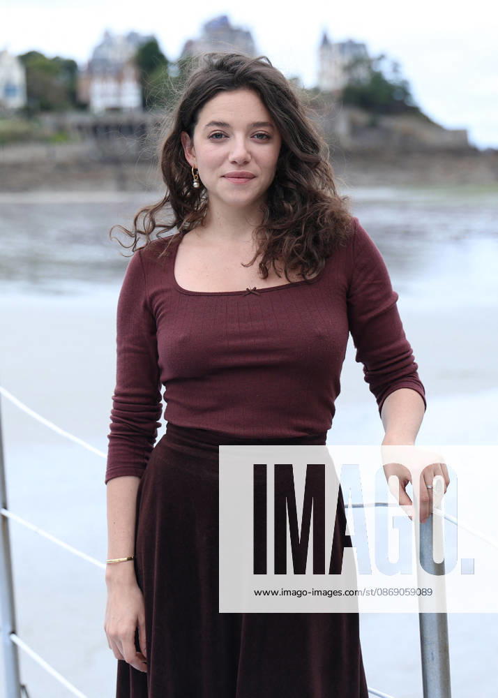 Zoe Adjani by the seawater pool on L Ecluse Beach during the 37th Dinard British and Irish Film Festival, France, on October 9, 2026. Denis Guignebourg, Bestimage. 37th Dinard British Irish Film Festival on October 9, 2026, in Dinard, France. Dinard, France