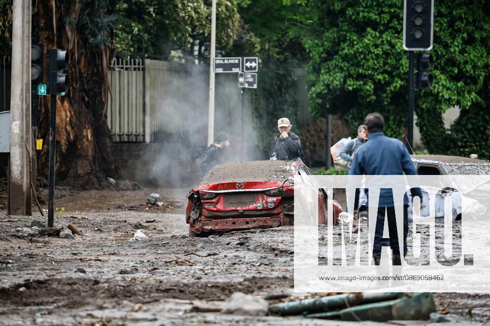 Consequences of a mudslide that affected the area from San Carlos de Apoquindo to Los Dominicos in the Las Condes district, causing widespread damage and sweeping away vehicles and people. Diego Martin Aton, Chile, Aton 1198141 jpeg