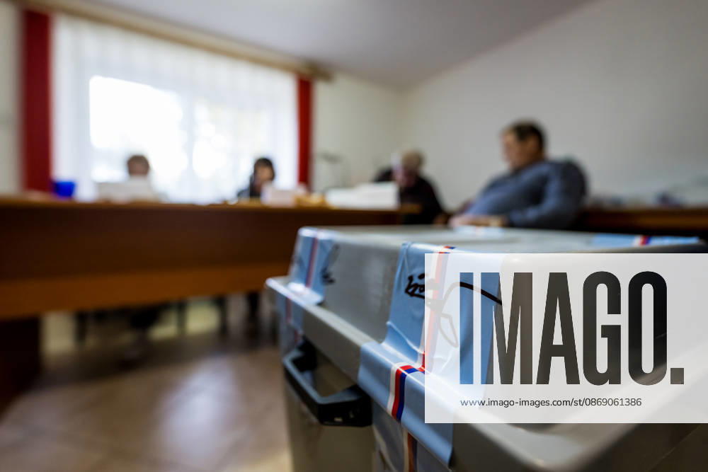 The two-day elections to municipal assemblies started in the Czech Republic together with the first round of the elections to one-third of the Senate, on October 9, 2026. On the photo is a polling station in Vysoka Lhota, the smallest municipality in the Czech Republic. (CTKxPhoto JaroslavxSvoboda) CTKPhotoP2026100906313 CTKPhotoP2026100906313
