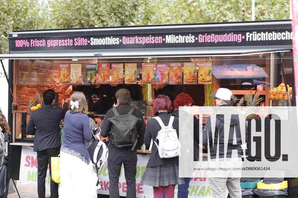Frankfurt Impressionen 09.10.2026 Die 78. Frankfurter Buchmesse öffnet heute die Tore für alle Besucher - zu Mittag gibt es Smopthies Frankfurt (Main) Hessen Deutschland