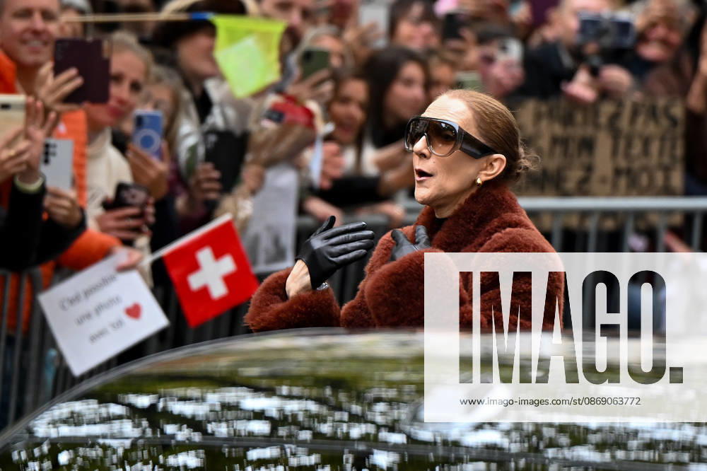 CELEBRITES : Celine Dion in Paris - 09 10 2026 Celine Dion spend time with fans before going to the venue, hotel Royal Monceau in Paris, France - Cà line Dion a passà un moment avec ses fans avant de se rendre sur les lieux, à l hà tel Royal Monceau à Paris, en France PARISFrance