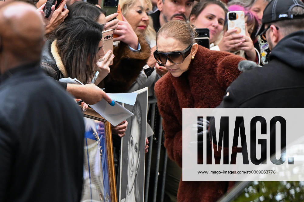CELEBRITES : Celine Dion in Paris - 09 10 2026 Celine Dion spend time with fans before going to the venue, hotel Royal Monceau in Paris, France - Cà line Dion a passà un moment avec ses fans avant de se rendre sur les lieux, à l hà tel Royal Monceau à Paris, en France PARISFrance