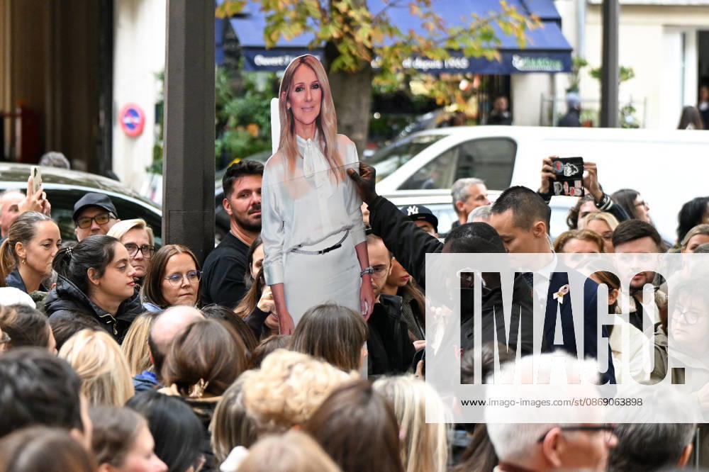 Celine Dion Leaves Her Hotel - Paris Celine Dion spend time with fans before going to the venue, at the Hotel Royal Monceau in Paris, France, on October 9, 2026. Photo by Lionel Urman ABACAPRESS.COM Paris France
