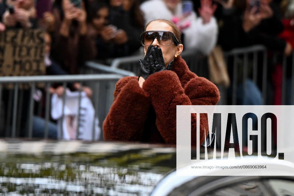 Celine Dion Leaves Her Hotel - Paris Celine Dion spend time with fans before going to the venue, at the Hotel Royal Monceau in Paris, France, on October 9, 2026. Photo by Lionel Urman ABACAPRESS.COM Paris France