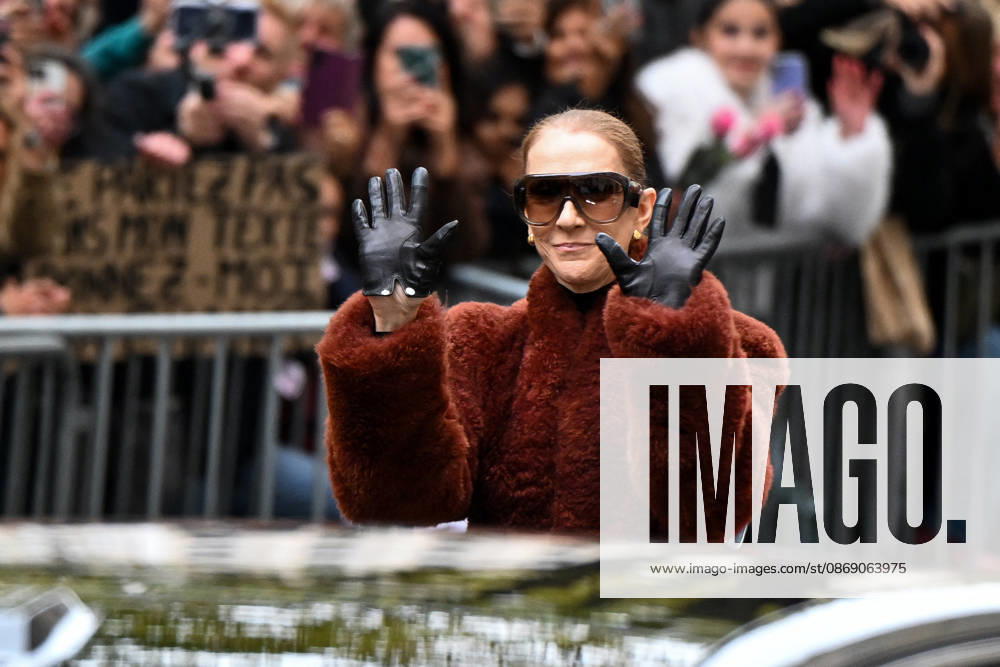 Celine Dion Leaves Her Hotel - Paris Celine Dion spend time with fans before going to the venue, at the Hotel Royal Monceau in Paris, France, on October 9, 2026. Photo by Lionel Urman ABACAPRESS.COM Paris France